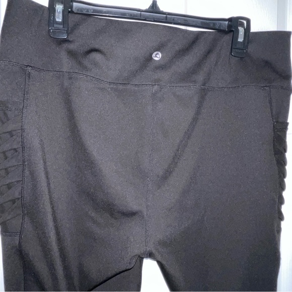 Leg End Active High Waist Capri Leggings with pockets 🏃🏼‍♀️ - Picture 7 of 13